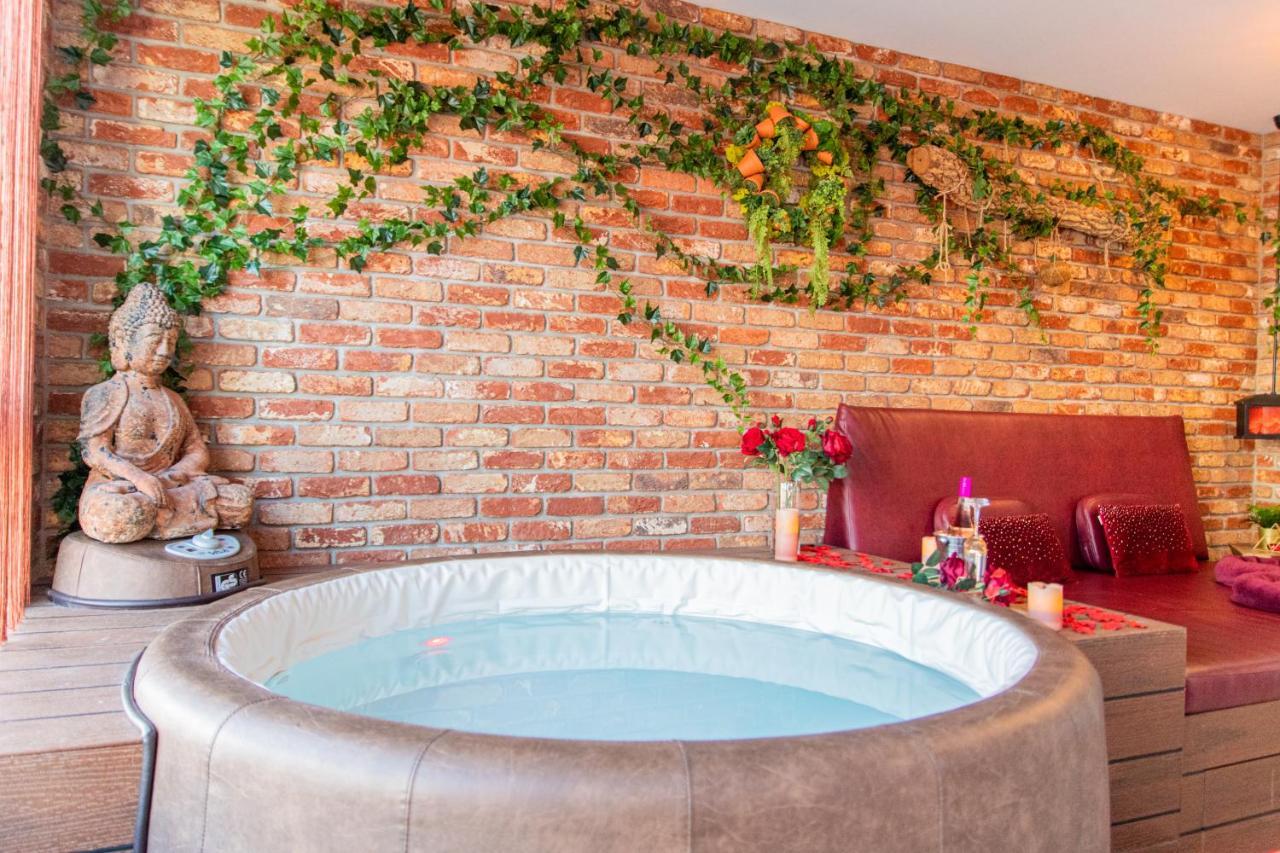 Jacuzzi - Love - Bdsm - Extra Luxury - Ev Chargger - Valentine'S Day - Red Room - Flexible Selfcheckins 28 Zagreb Ngoại thất bức ảnh