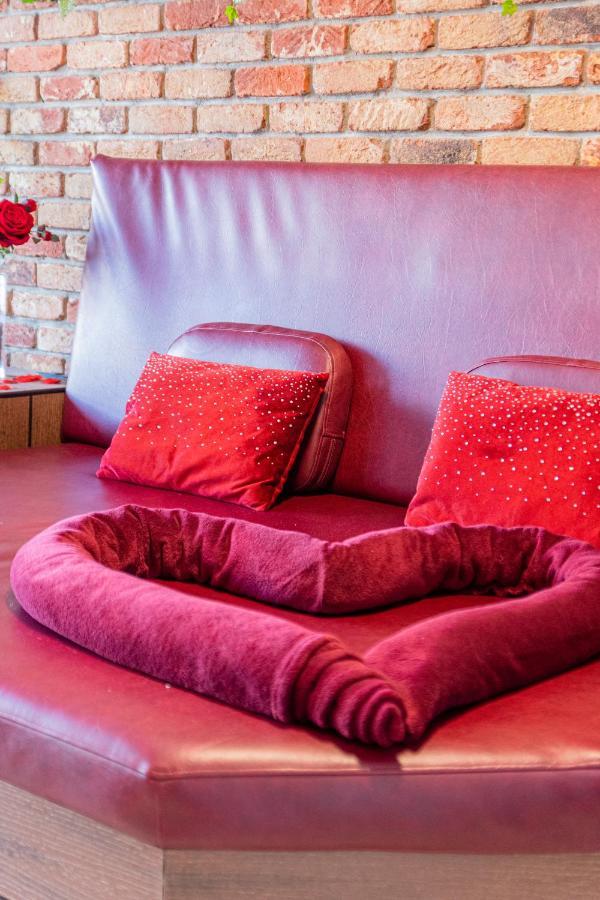 Jacuzzi - Love - Bdsm - Extra Luxury - Ev Chargger - Valentine'S Day - Red Room - Flexible Selfcheckins 28 Zagreb Ngoại thất bức ảnh